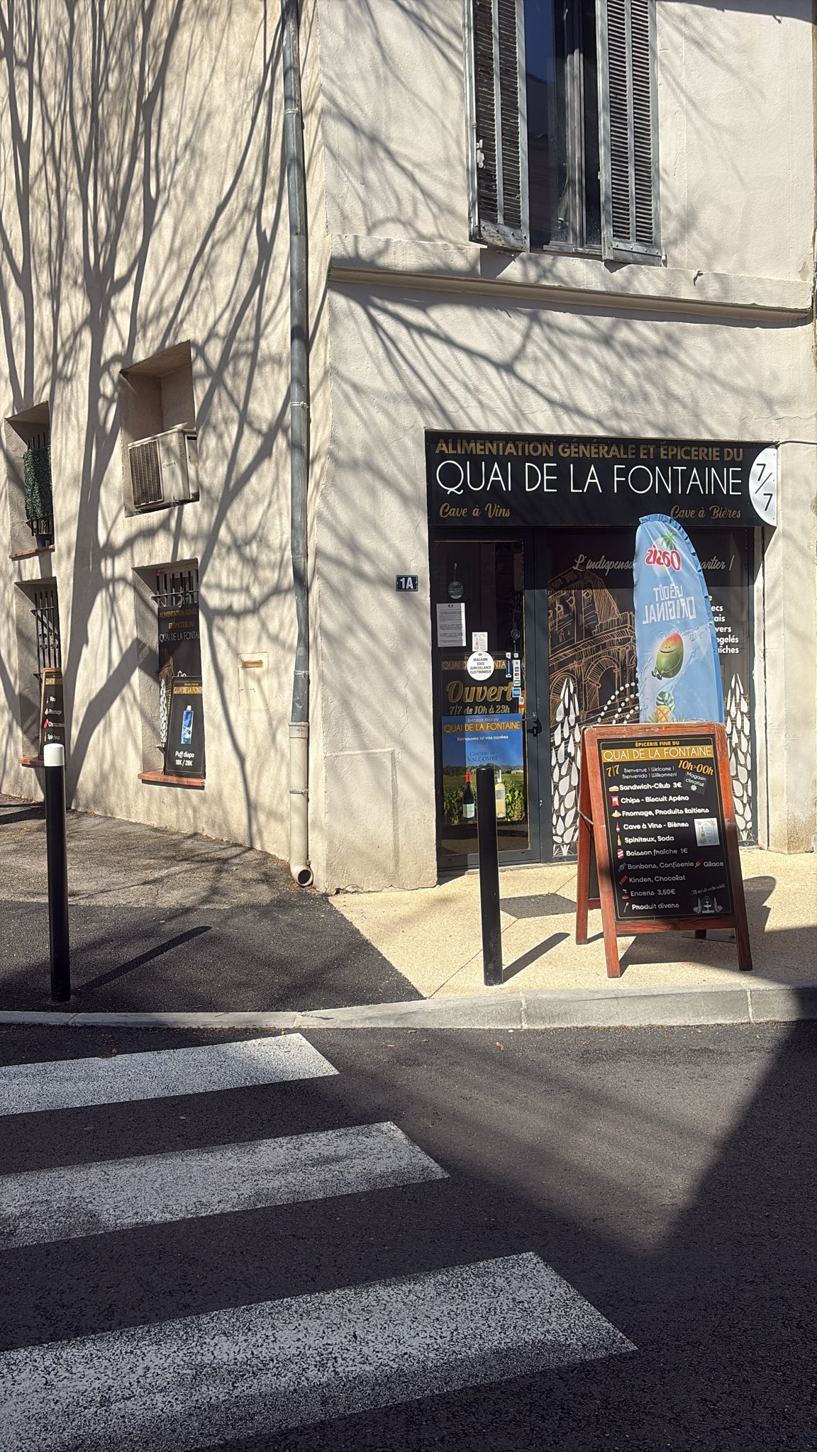 Façade de l'Épicerie du Quai de la Fontaine